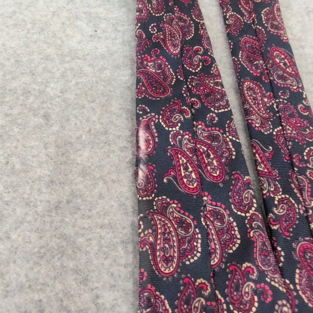 VTG 70's French American Designer Pauline Trigere All Silk Paisley Necktie Italy - Picture 6 of 6